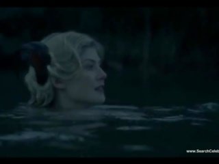 Rosamund pike naken scener - kvinnor i kärlek