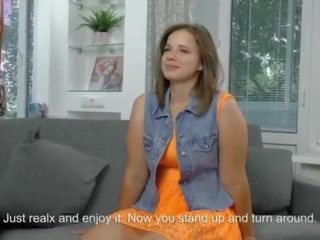 Sandra bulka. 18 y.o attractive echt maagd meisje van rusland wil bevestigen haar virginity rechts nu! voorgrond maagdenvlies schot!
