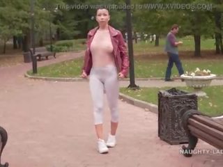 Tipis putih sempit legging dan belaka blouseãâ¢ãâãâ¦ melakukan anda memeriksa di luar saya lekukan vagina di pakaian ;?